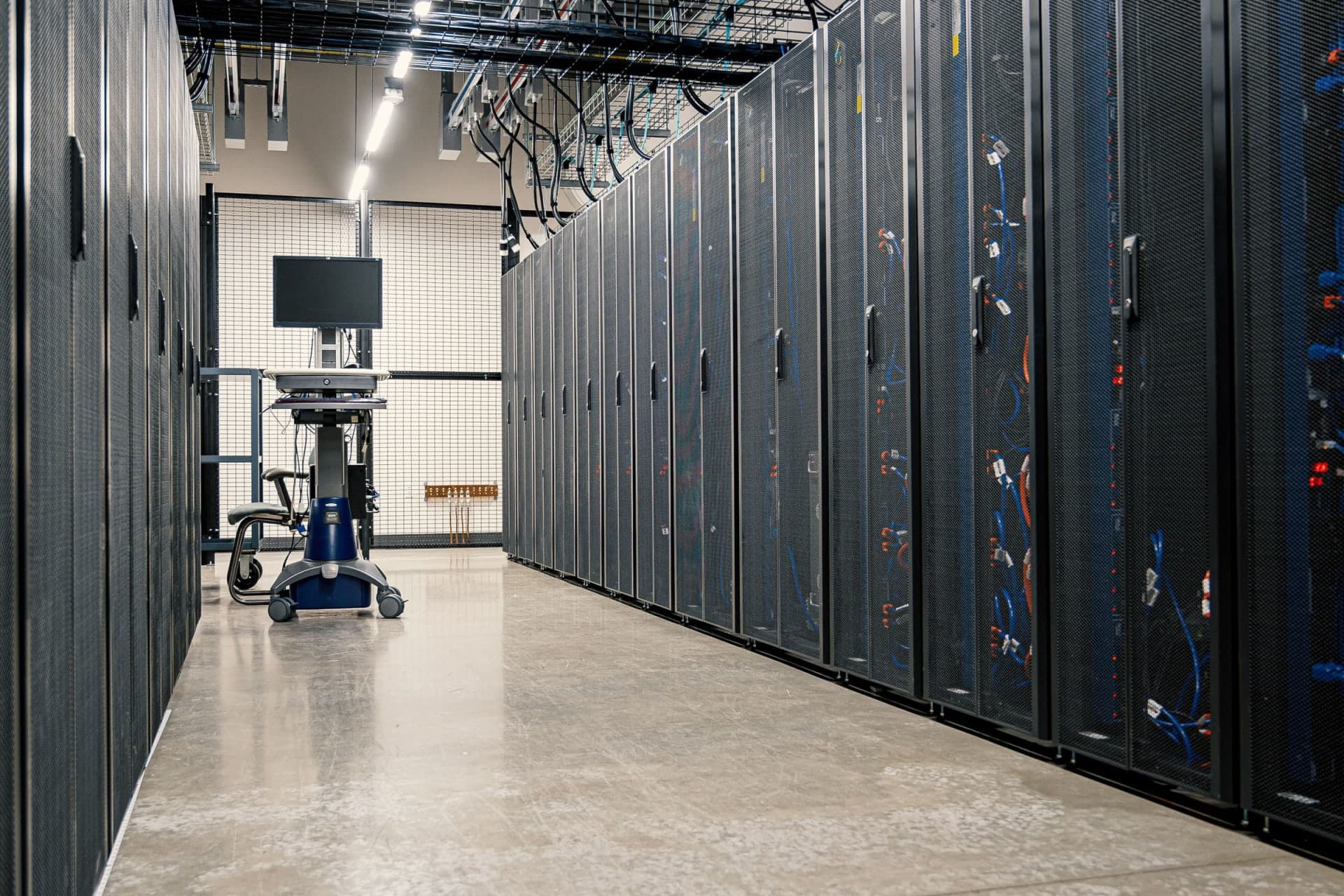 Data center hall powered by behind-the-meter generation